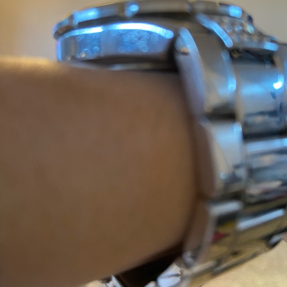 GUESS Silver Watch - Picture 3 of 4